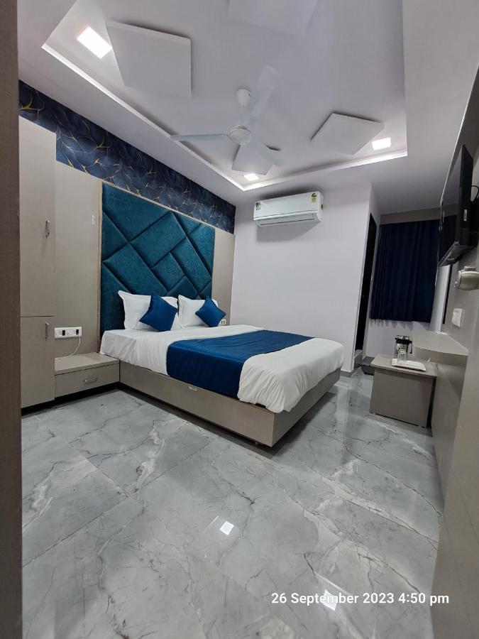 Hotel Kingdom Gandhinagar Exteriör bild