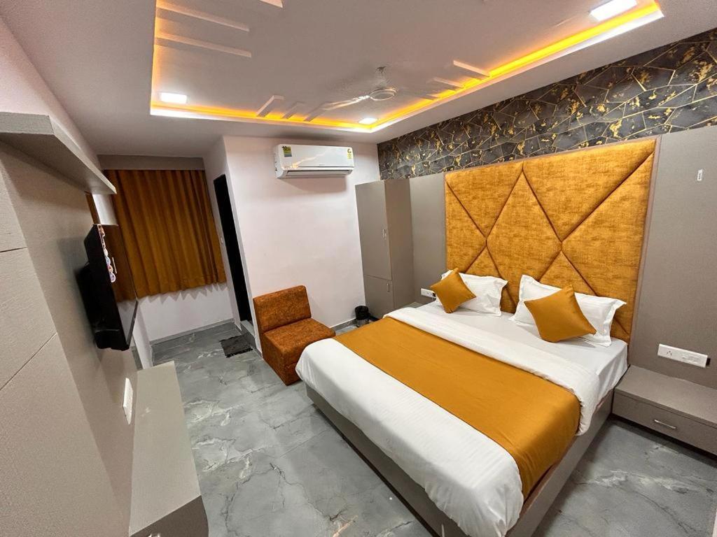 Hotel Kingdom Gandhinagar Exteriör bild
