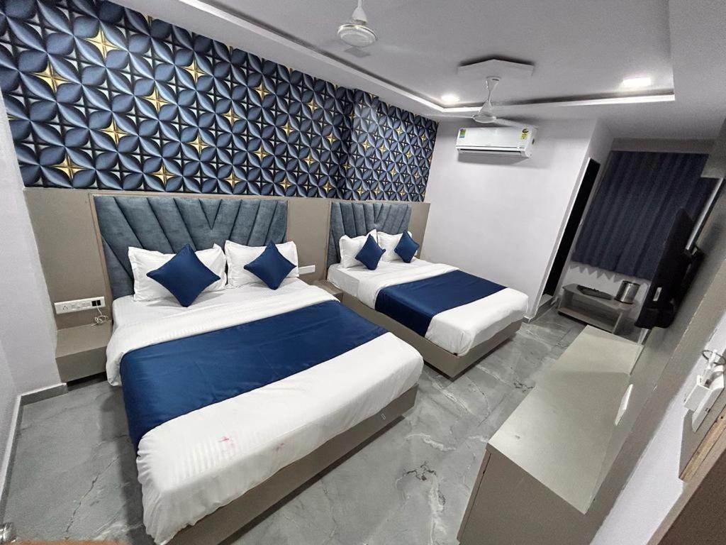 Hotel Kingdom Gandhinagar Exteriör bild